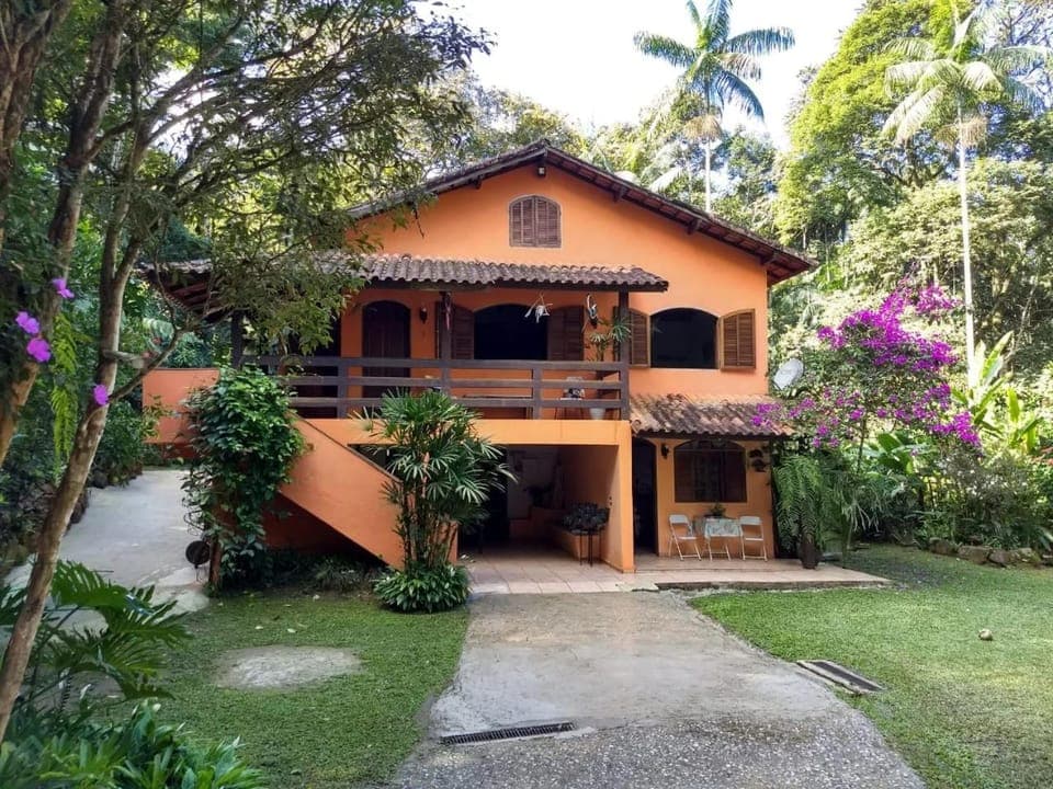 Casa em penedo com cachoeira House in State of Rio de Janeiro