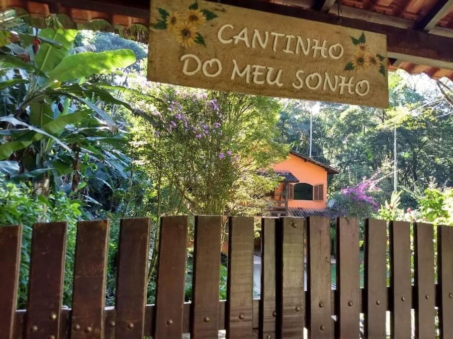 Casa em penedo com cachoeira House in State of Rio de Janeiro