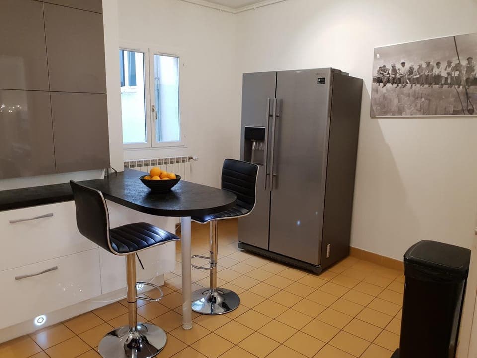 Kitchen or kitchenette, Dining area