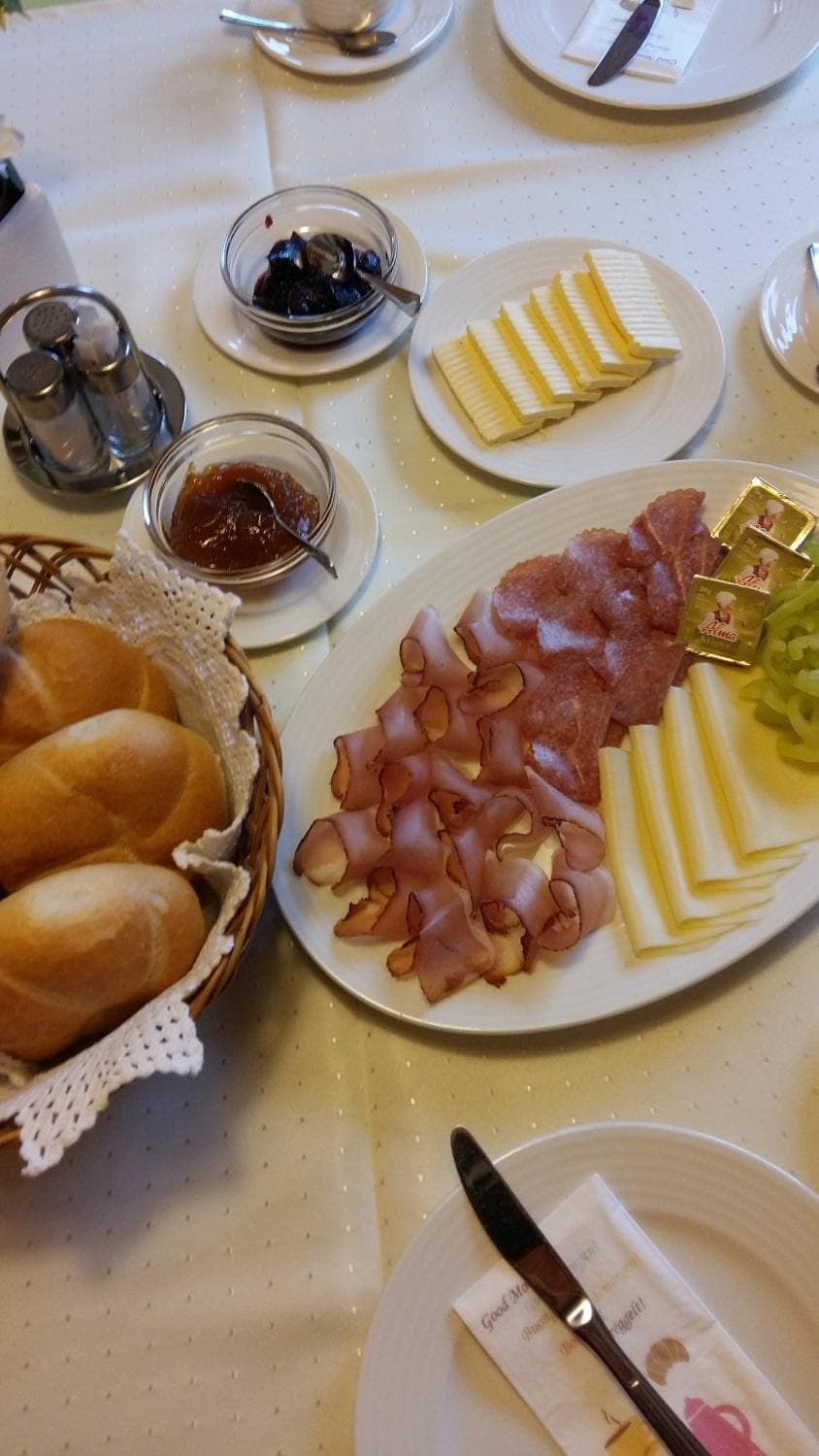 Continental breakfast, Continental breakfast, Buffet breakfast, Buffet breakfast