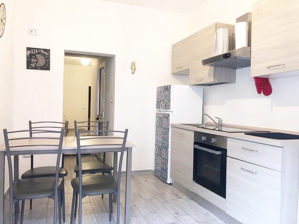 Kitchen or kitchenette, Dining area, stove