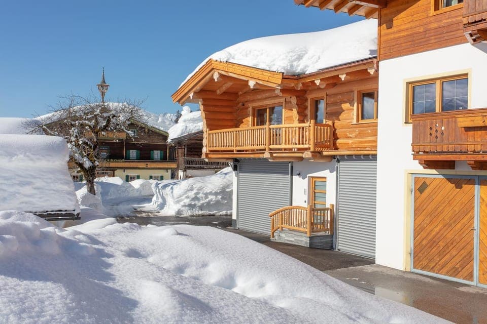 Property building, Facade/entrance, Winter