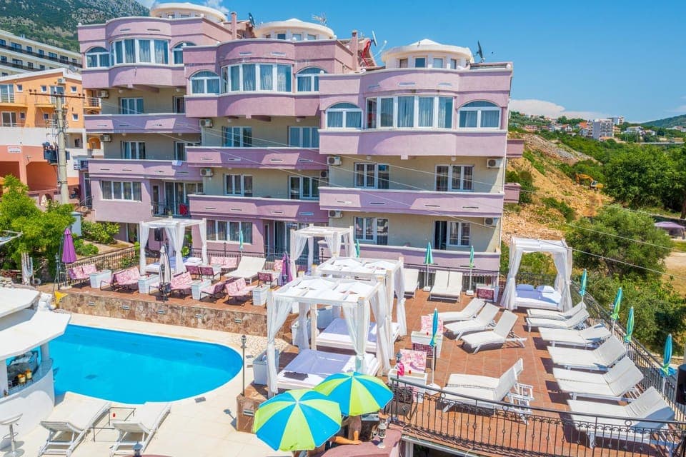 Property building, Swimming pool