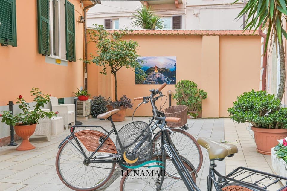 Cycling, Garden view