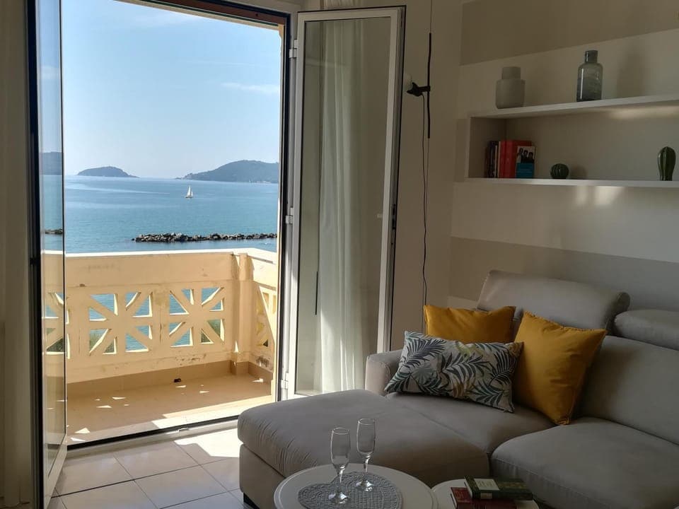 Balcony/Terrace, Living room, Sea view
