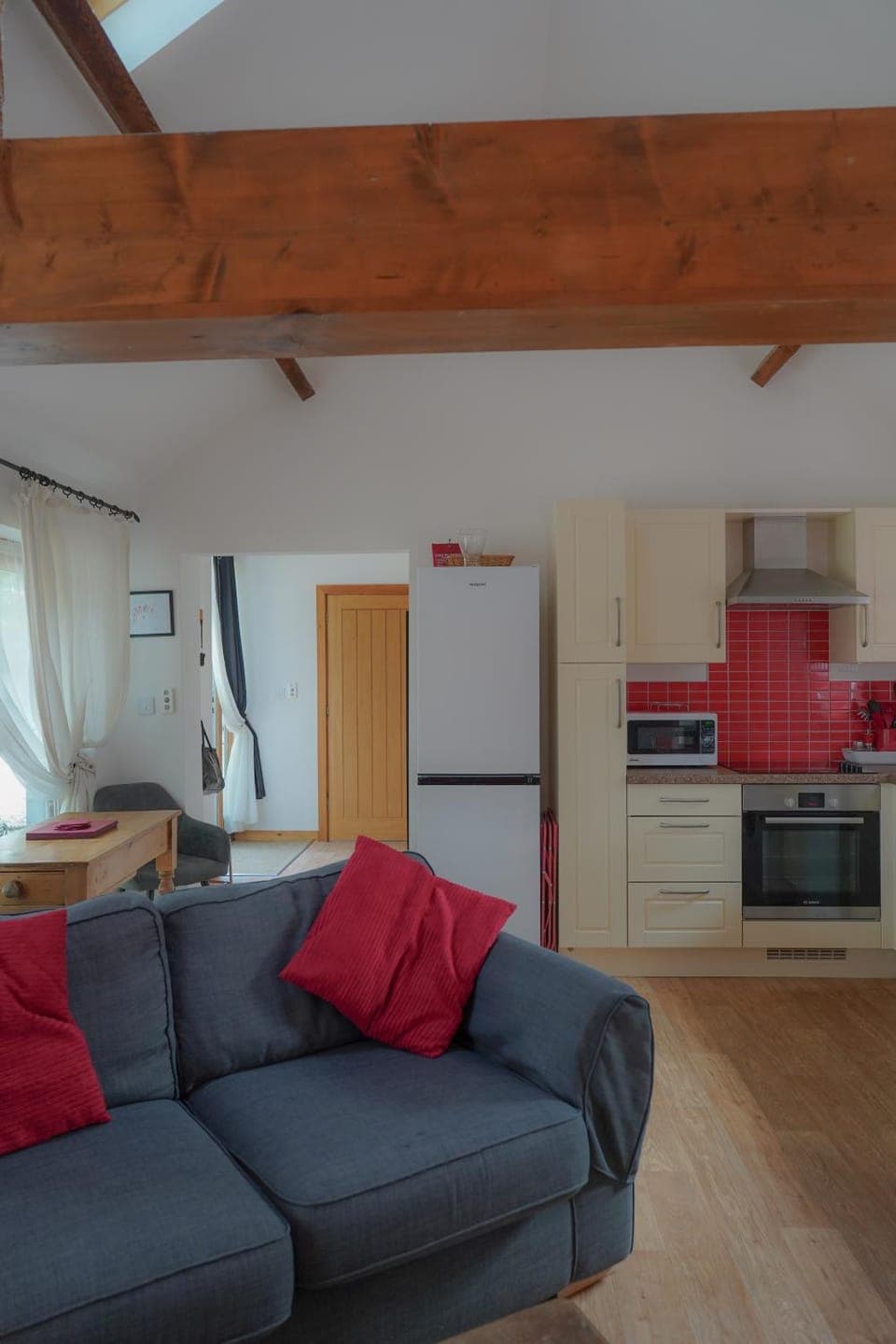 TV and multimedia, Kitchen or kitchenette, Lounge or bar, Seating area, dishwasher, microwave, oven, stove, washing machine