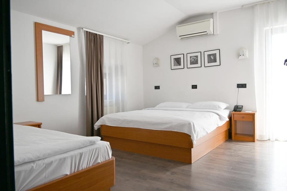 Bed, Family, air conditioner