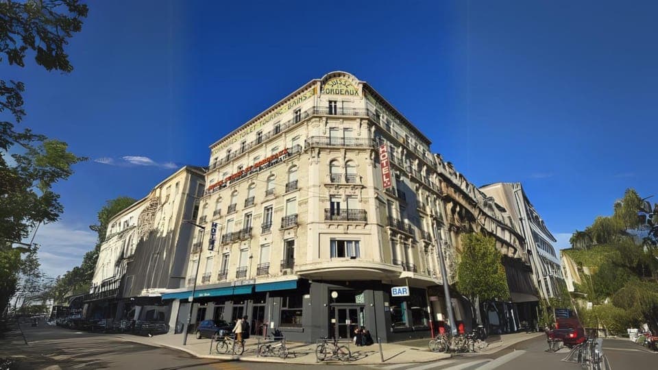 Property building, Street view, Location