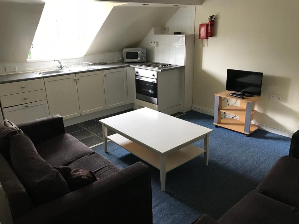 TV and multimedia, Kitchen or kitchenette, Living room, Seating area