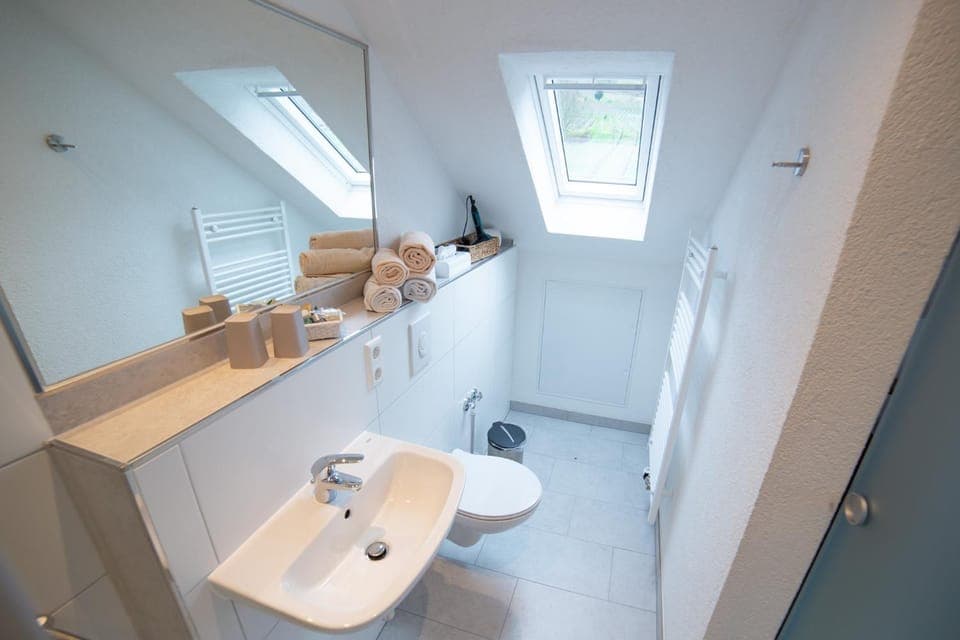 Toilet, Bathroom, towels