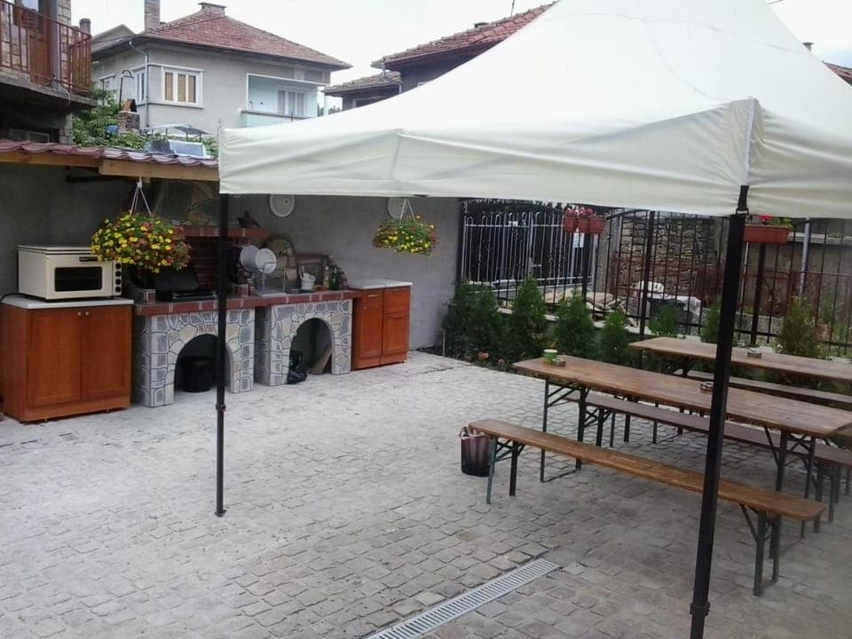 Patio, BBQ facilities