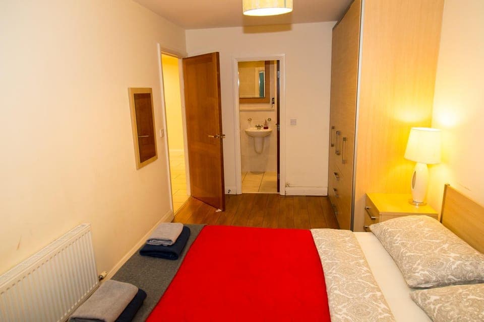 Spacous Dublin Escape 3BR Ensuited Free Parking Apartment in Dublin