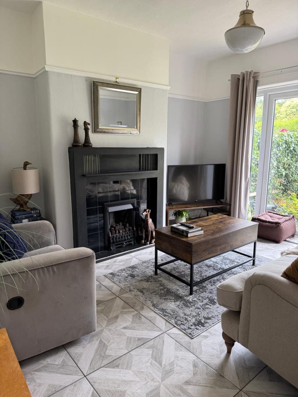 TV and multimedia, Seating area, flat iron