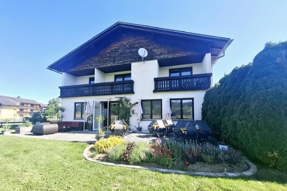 Property building, Garden, Balcony/Terrace, Garden view