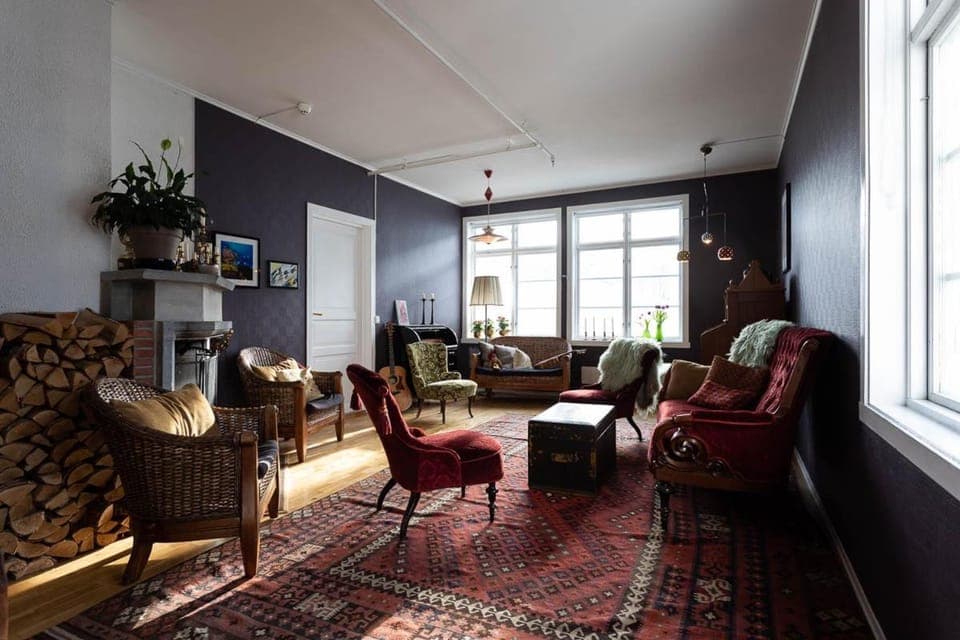 Living room, Seating area