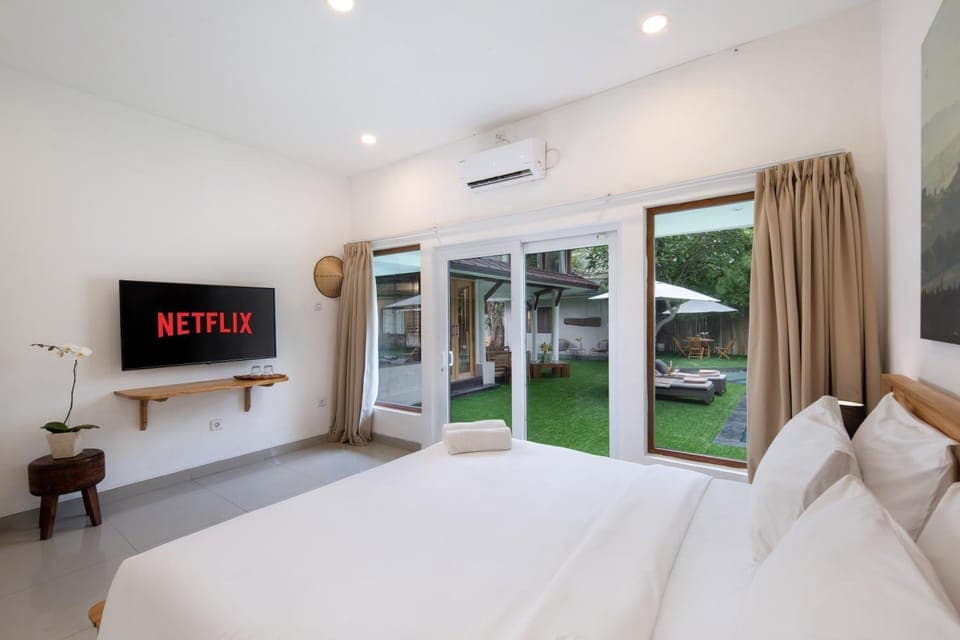 Bed, TV and multimedia, Bedroom, air conditioner