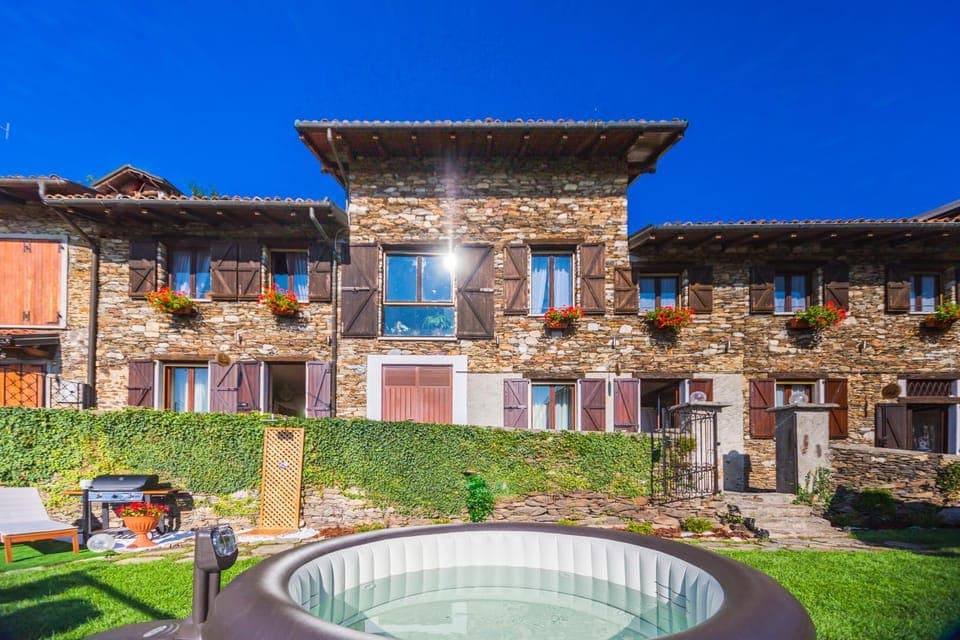 Facade/entrance, Hot Tub