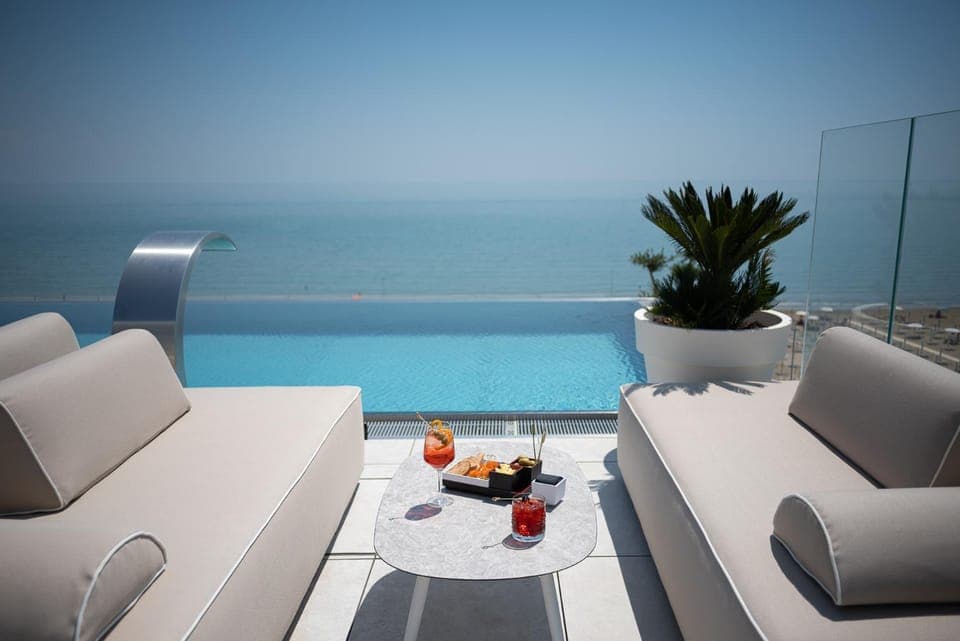 View (from property/room), Pool view, Swimming pool, sunbed