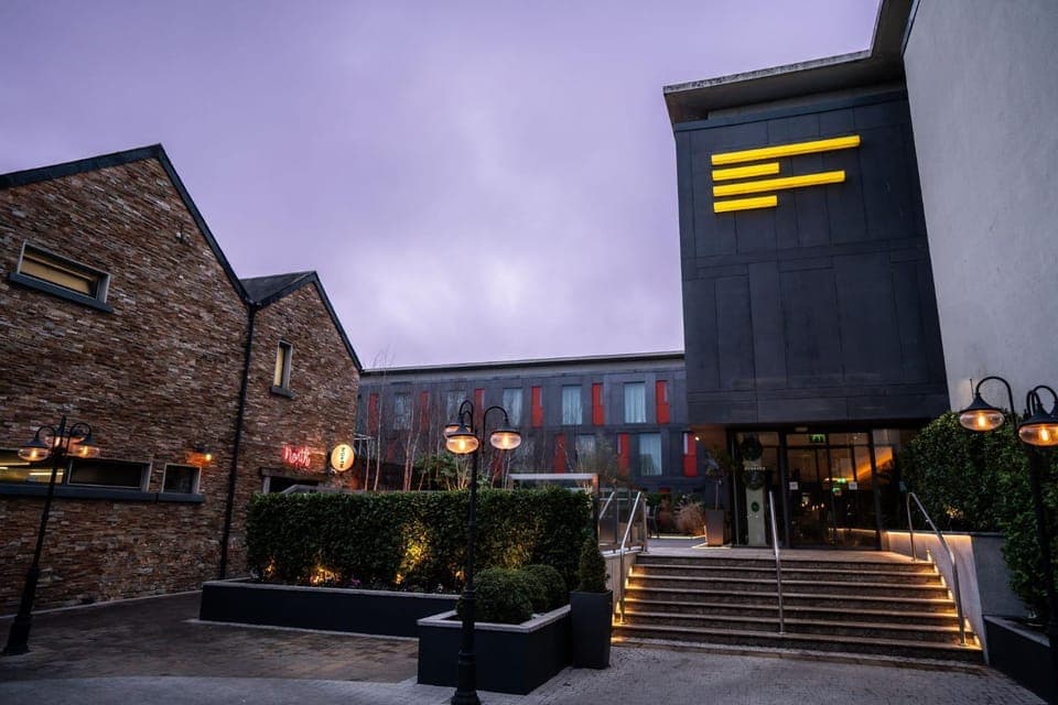 Property building, Facade/entrance, Night, View (from property/room)