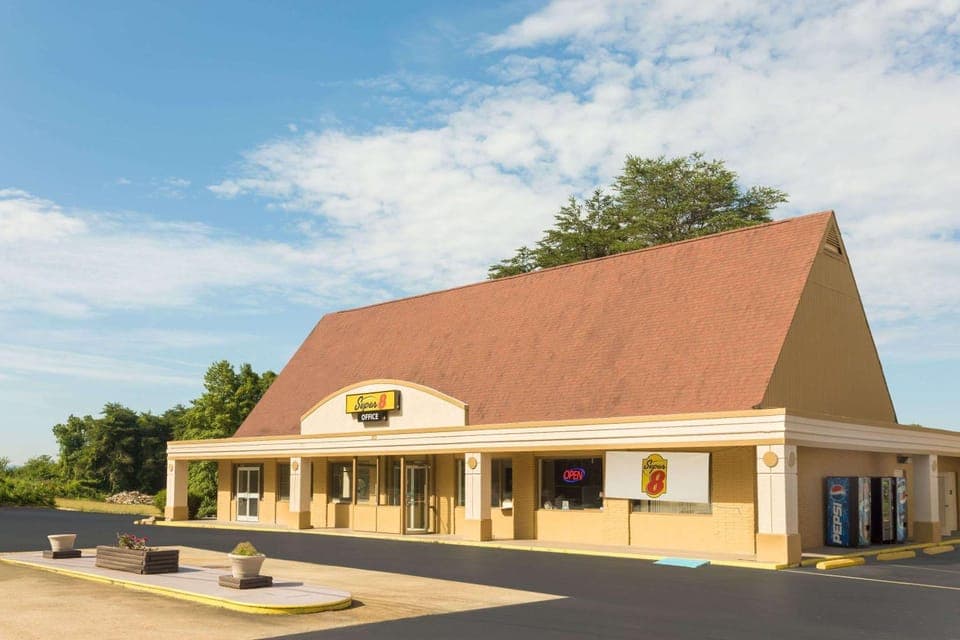 Property building, Day, On site, Time of day