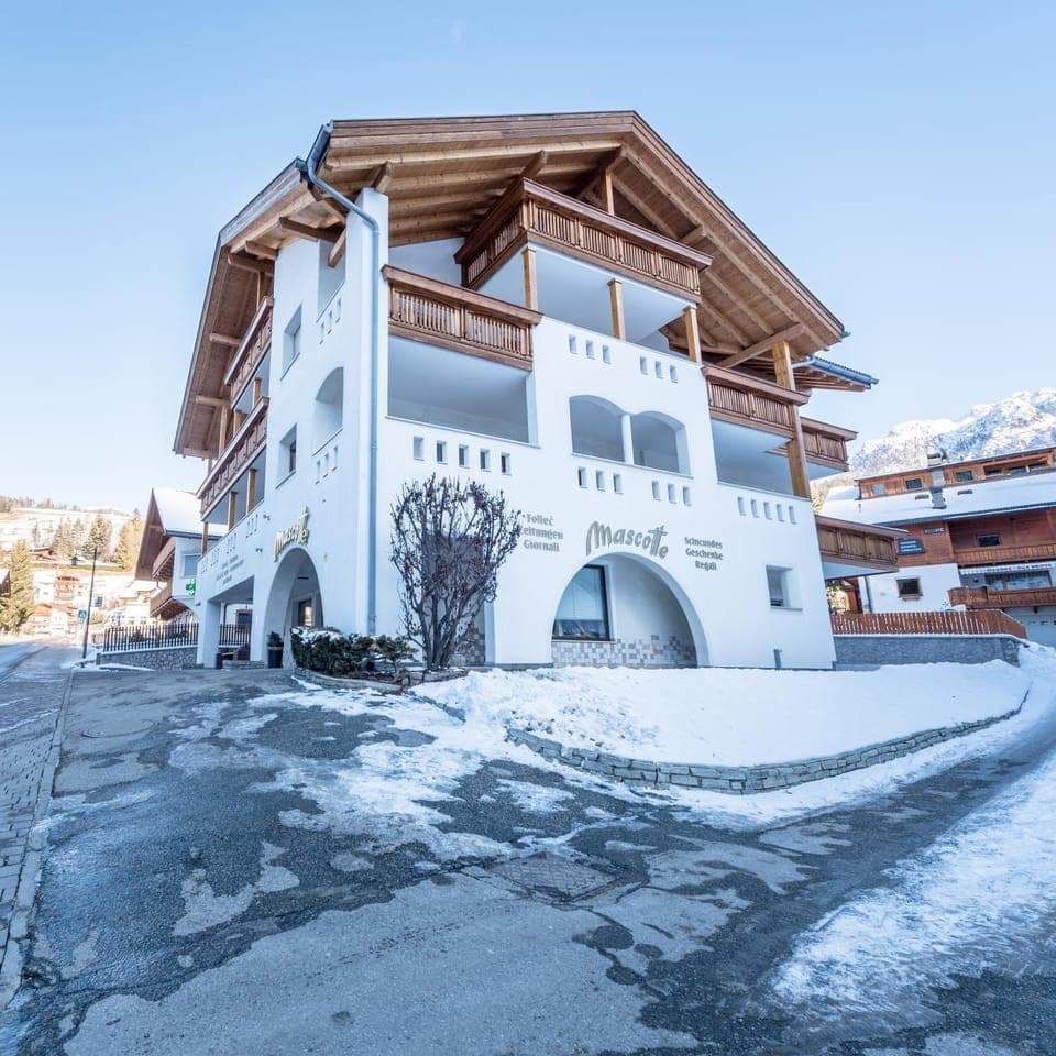 Facade/entrance, Winter