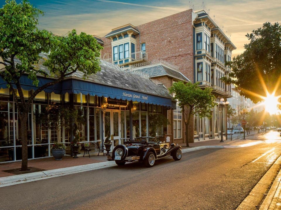 Property building, Facade/entrance, Neighbourhood