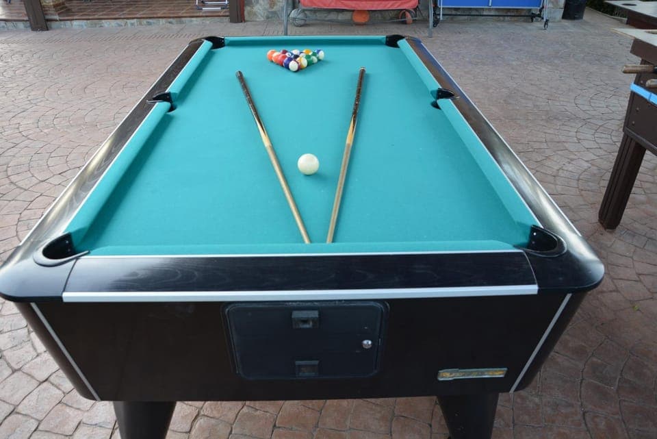Billiard, Game Room