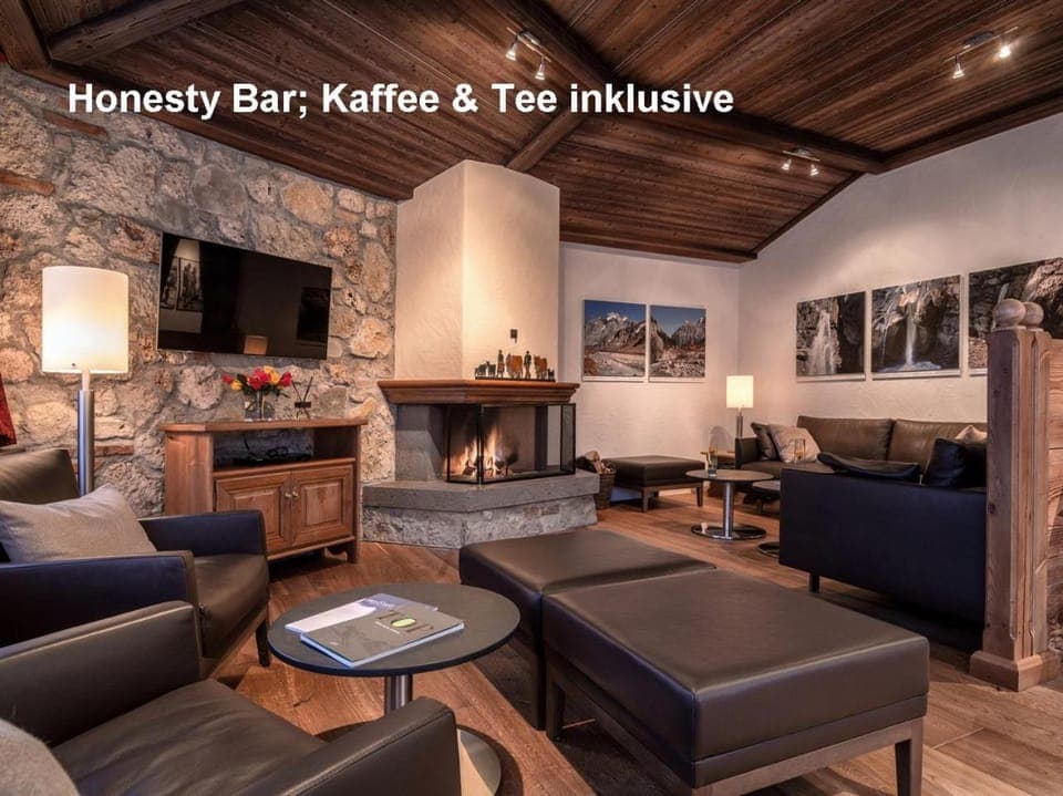 Communal lounge/ TV room