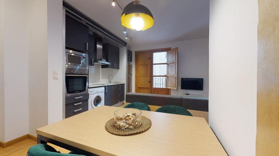 TV and multimedia, Kitchen or kitchenette, Dining area, oven, stove, washing machine