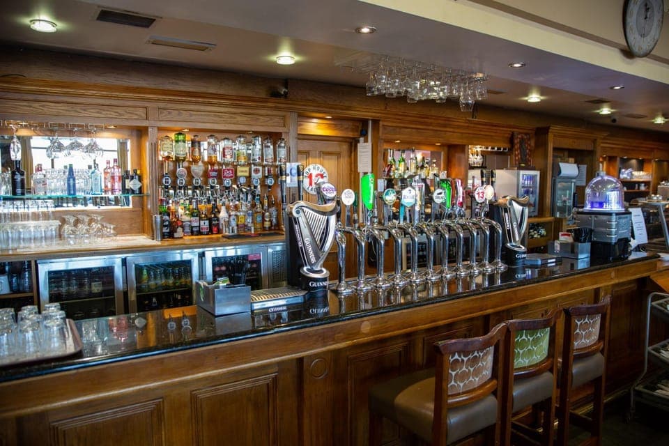 Lounge or bar, Drinks, Alcoholic drinks