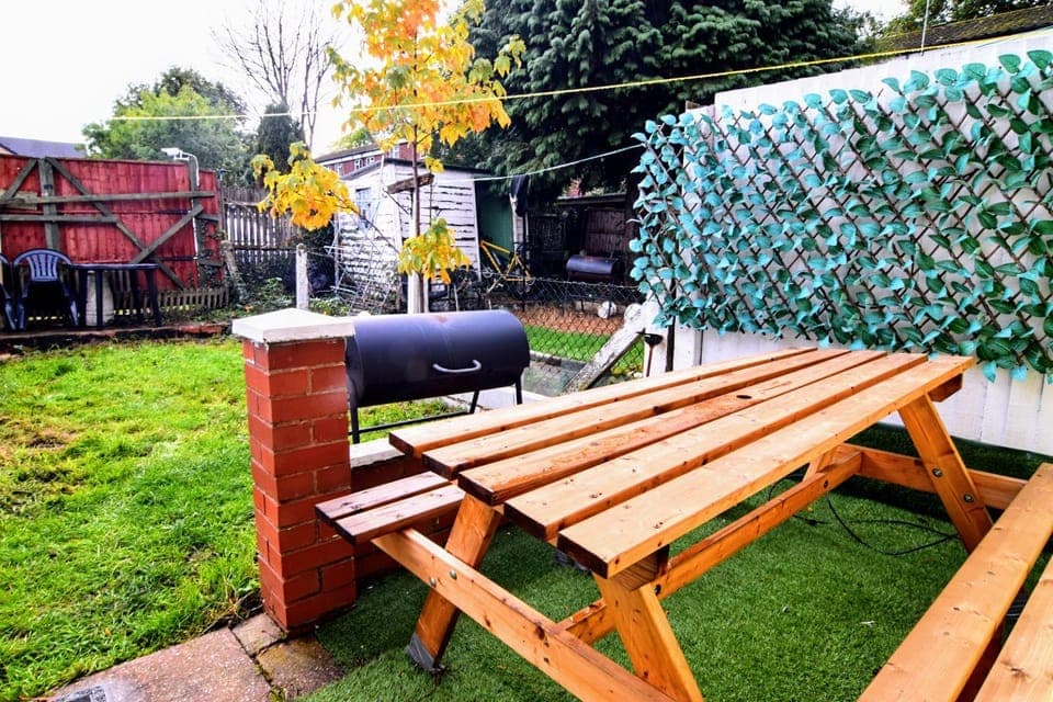 BBQ facilities, Garden, Seating area