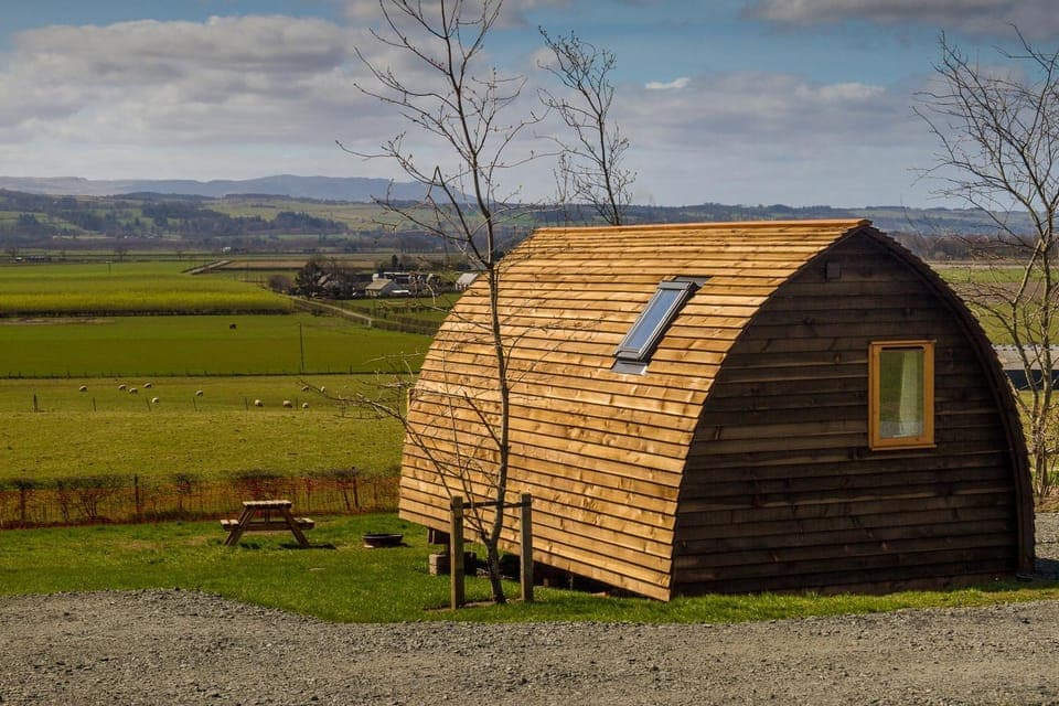 Property building, Natural landscape, Garden, Garden view, Mountain view