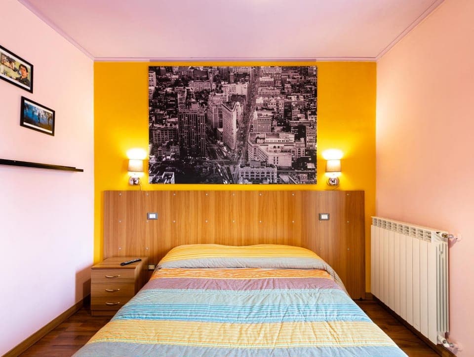 Bed, Photo of the whole room, Bedroom, internet