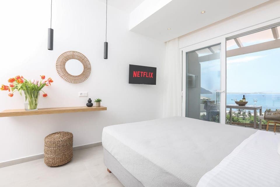 Bed, Natural landscape, View (from property/room), Balcony/Terrace, Photo of the whole room, Bedroom, Sea view