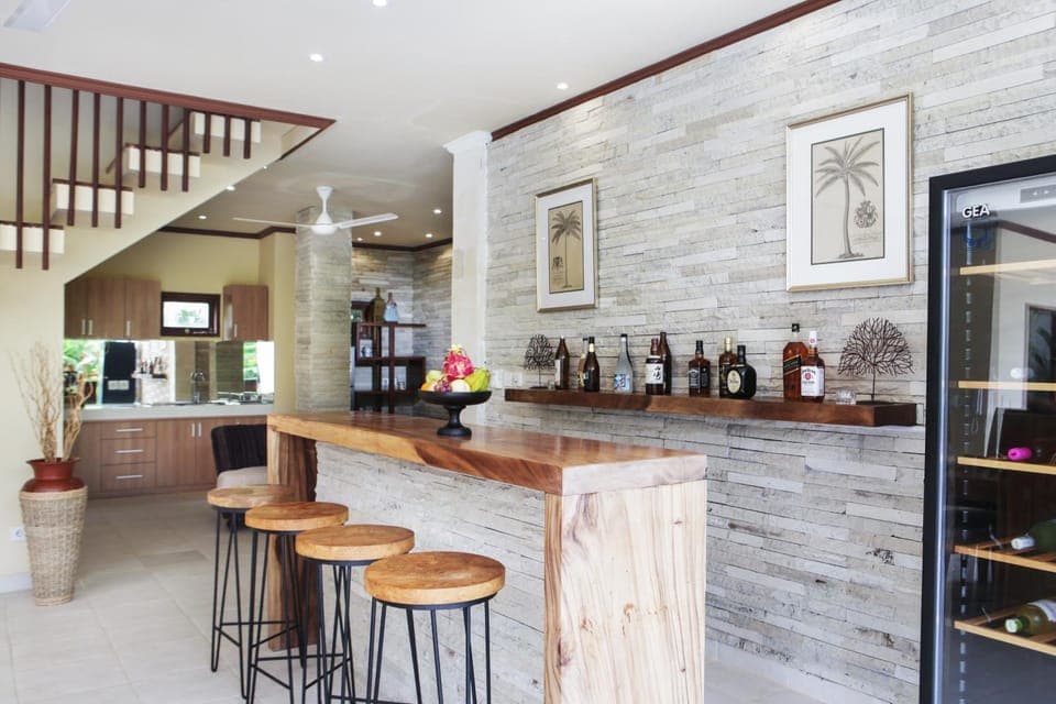 Kitchen or kitchenette, Lounge or bar