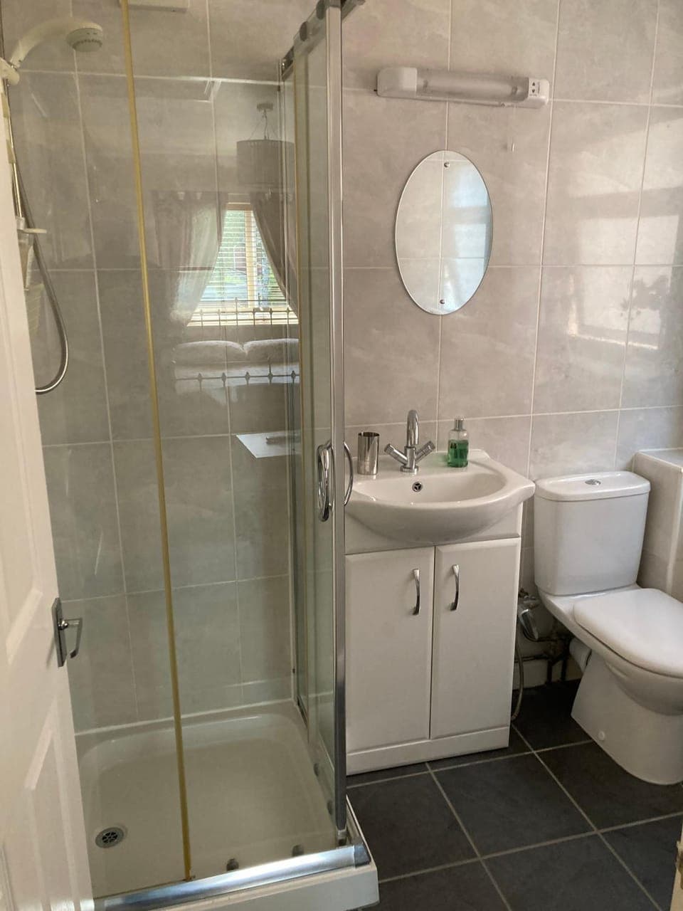 Shower, Toilet, towels