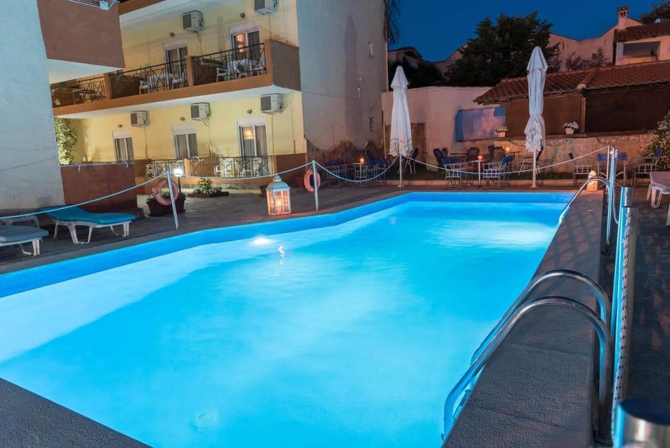 Swimming pool, Swimming pool