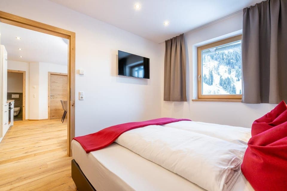 Photo of the whole room, Bedroom