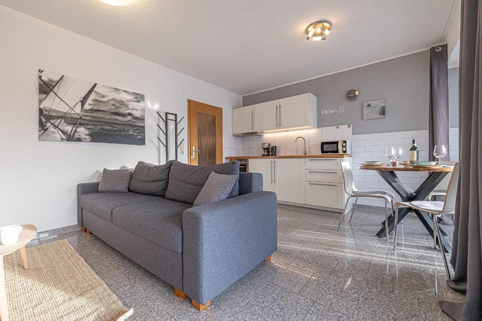 Kitchen or kitchenette, Living room, Seating area, Dining area