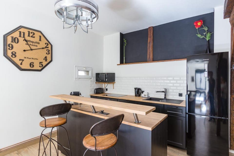 Kitchen or kitchenette