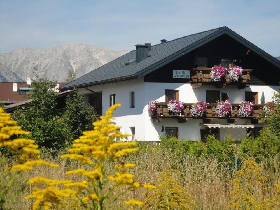 Facade/entrance, Bird's eye view