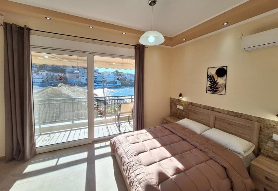Bed, View (from property/room), Balcony/Terrace, Photo of the whole room, Bedroom, air conditioner
