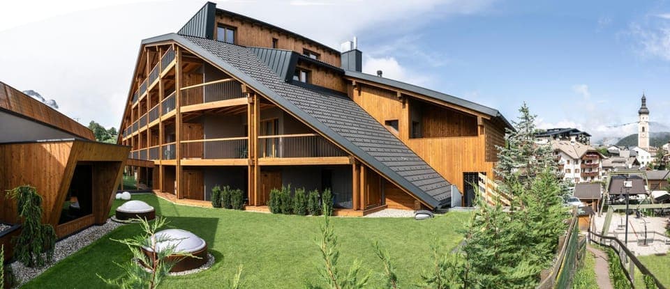 Property building, Natural landscape, Garden view