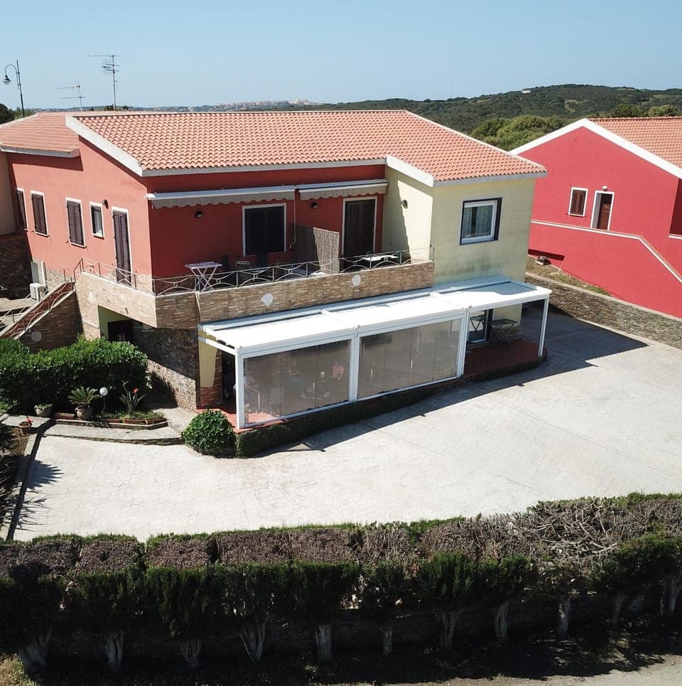 Property building, Bird's eye view, Breakfast, Parking