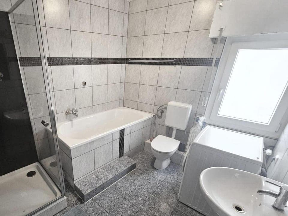 Shower, Toilet, Bathroom, Bath, towels