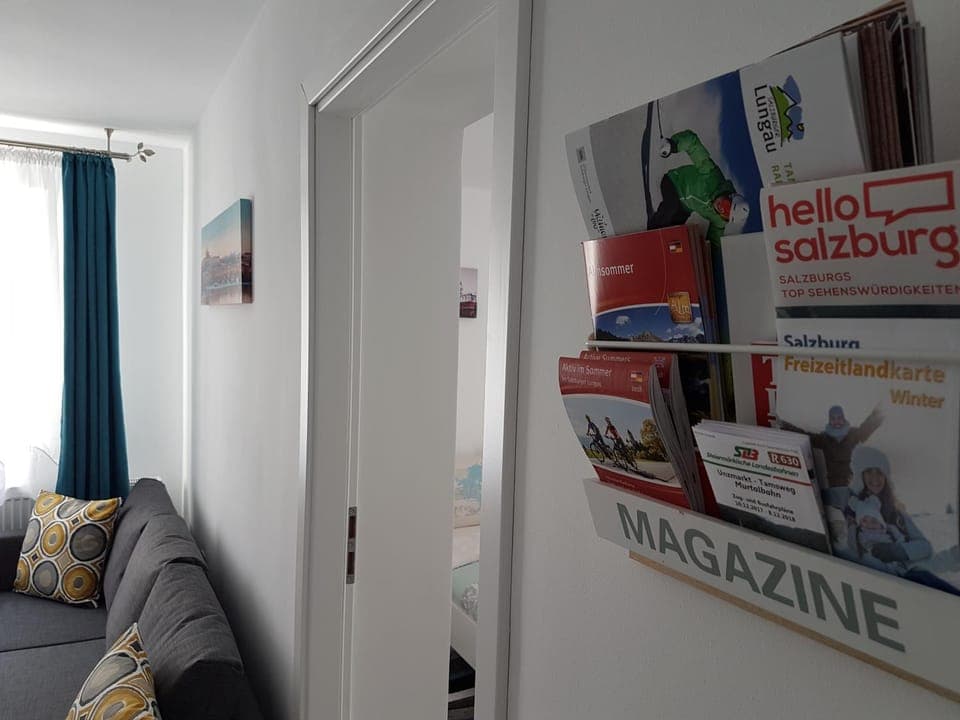 TV and multimedia, Living room, Photo of the whole room, Seating area, Area and facilities