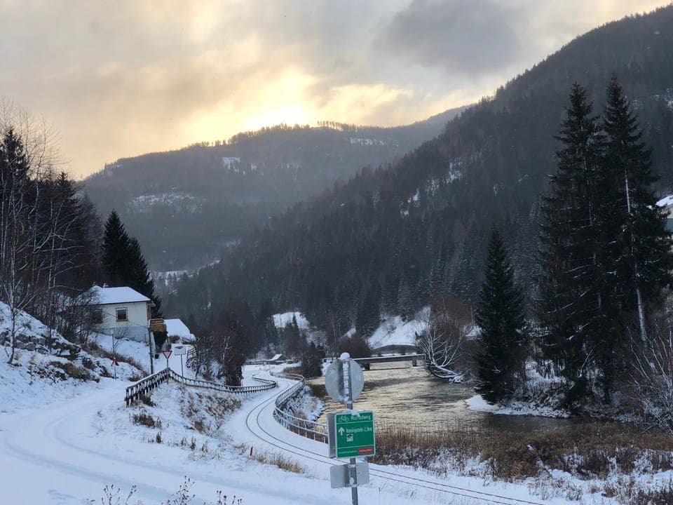 Day, Natural landscape, Winter, Skiing, On site, Text overlay, Mountain view, River view, Street view, Sports, Location