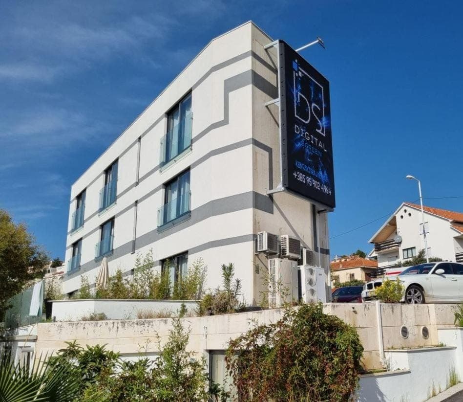 Property building, Location