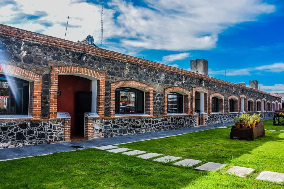 Property building, Spring, Day, Garden view