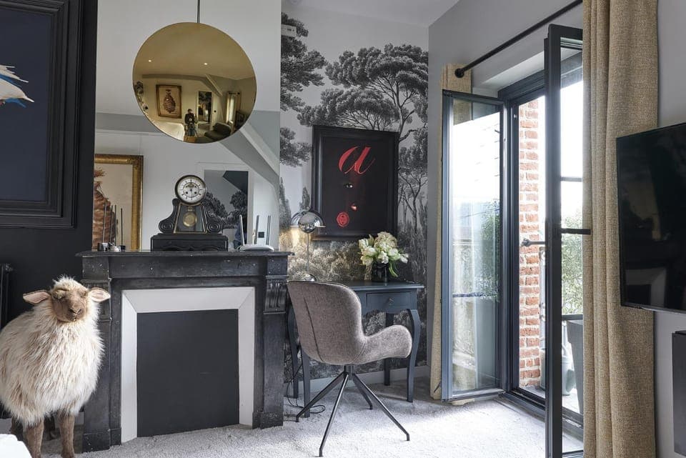 TV and multimedia, Photo of the whole room, Seating area, Bedroom, Quiet street view